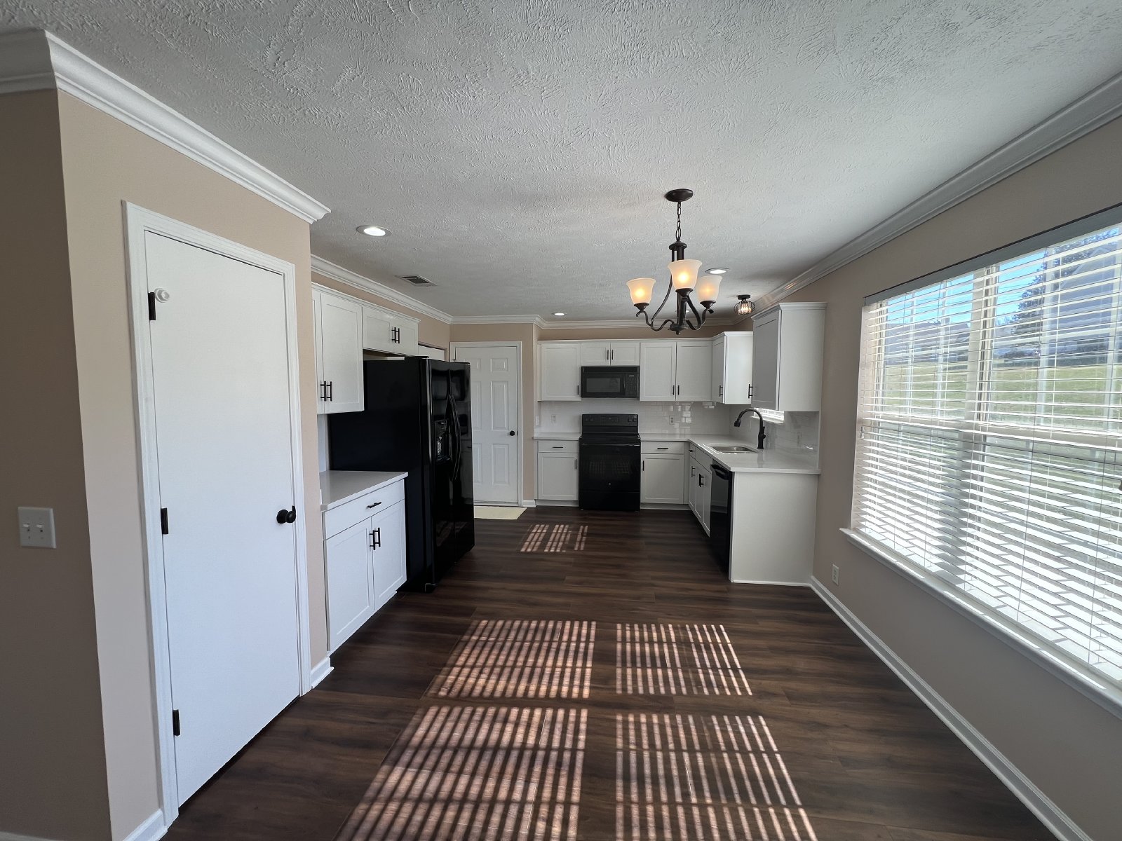 Beautifully Updated 3 bedroom 2 bath Home Located in LaVergne - Mowing Included! property image