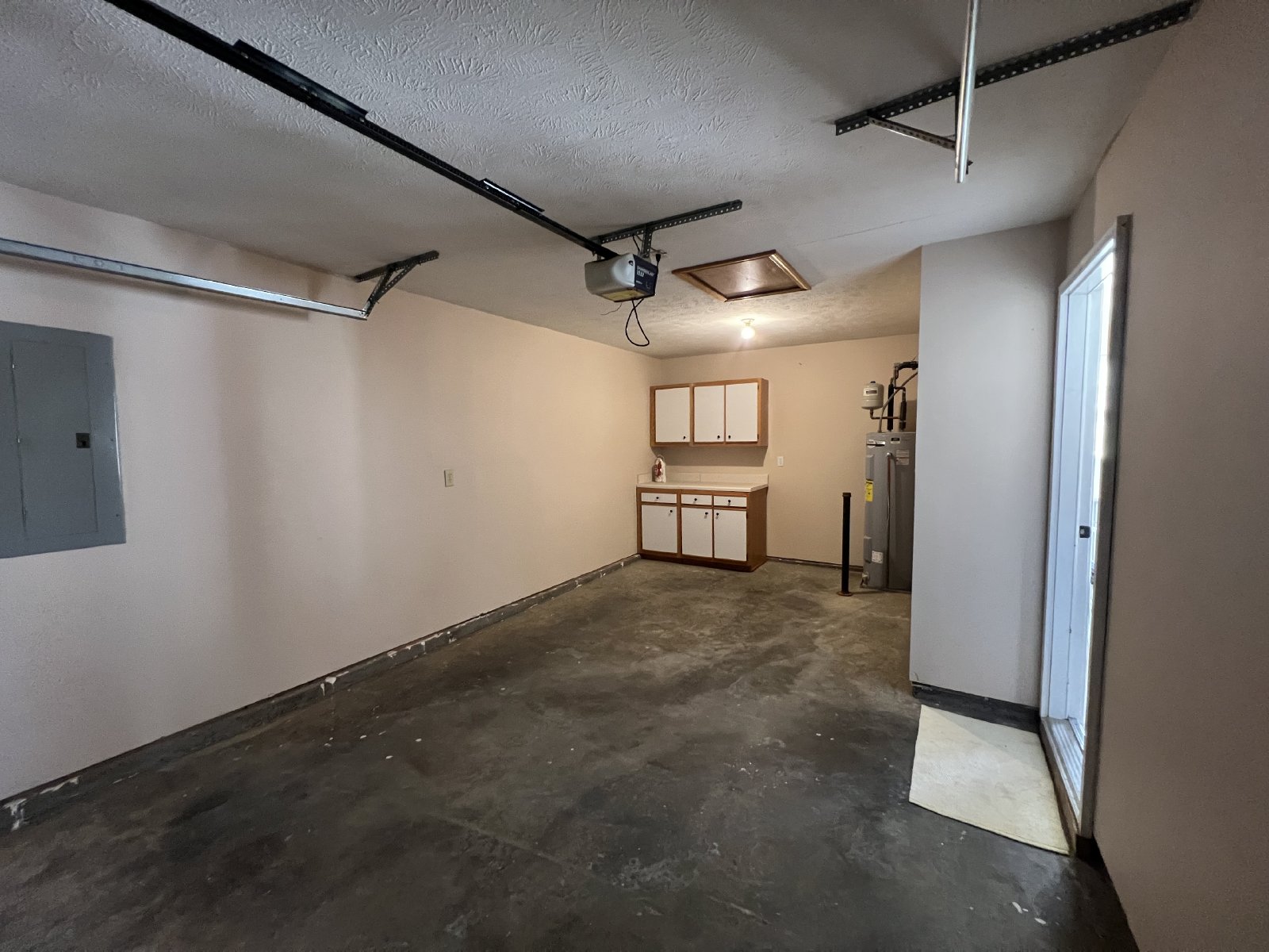 Beautifully Updated 3 bedroom 2 bath Home Located in LaVergne - Mowing Included! property image