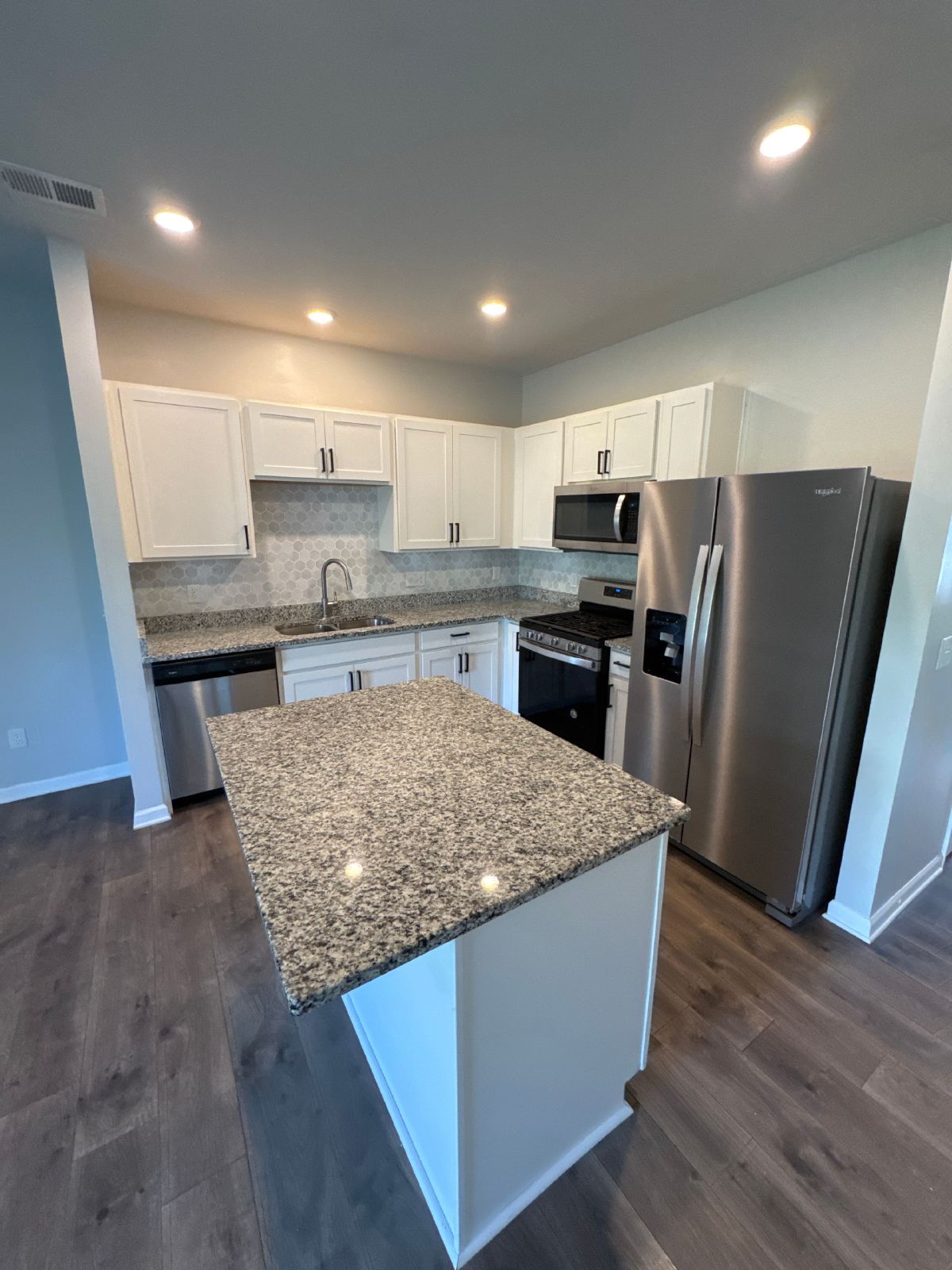 Enjoy Modern Living in This Stylish Woodbridge Glen Townhome! property image