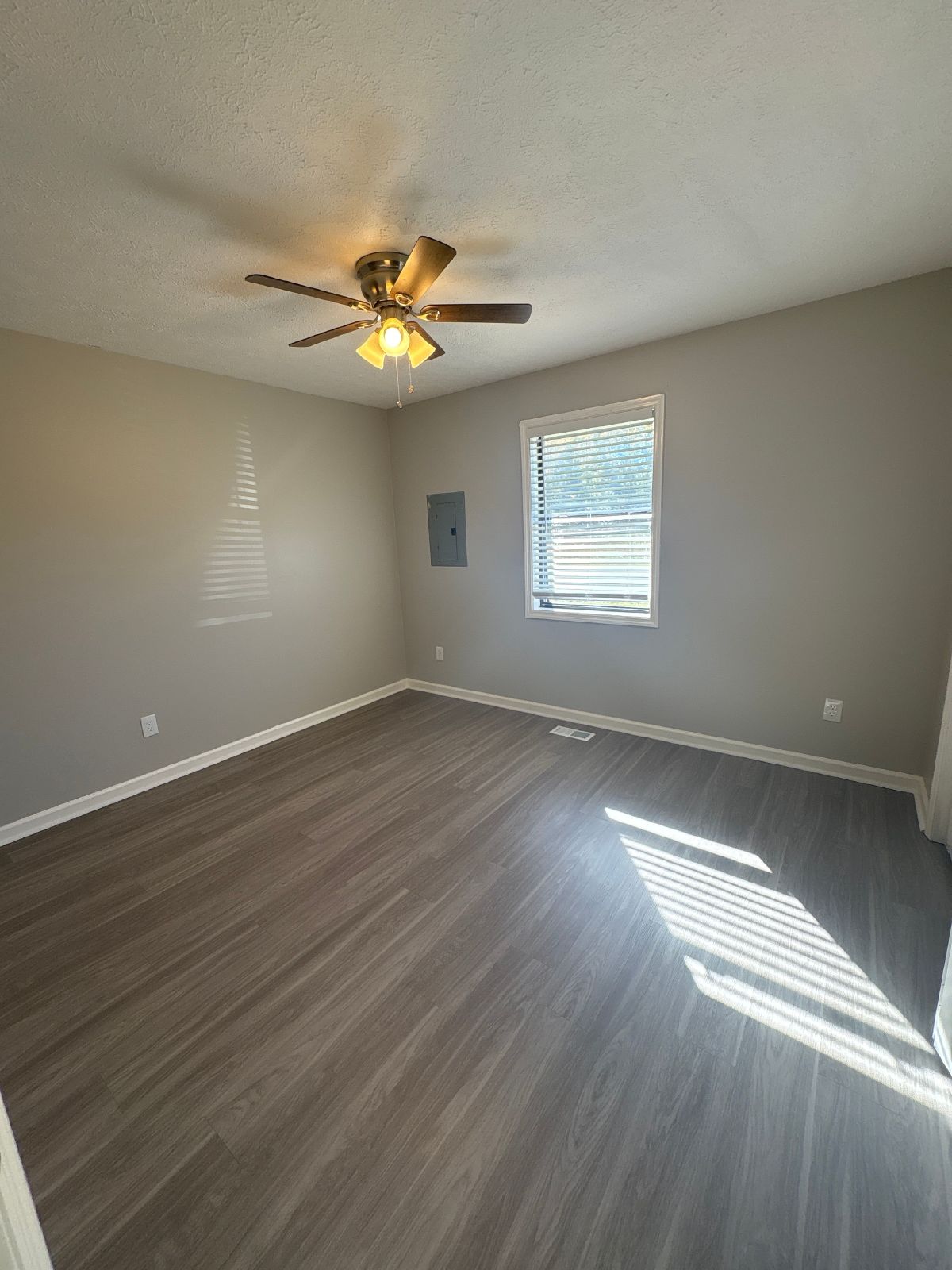 Renovated 2 Bedroom Duplex in Manchester c property image