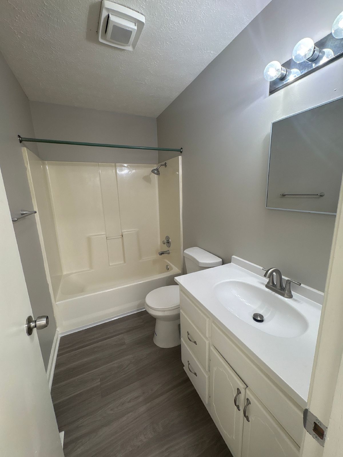 Renovated 2 Bedroom Duplex in Manchester c property image