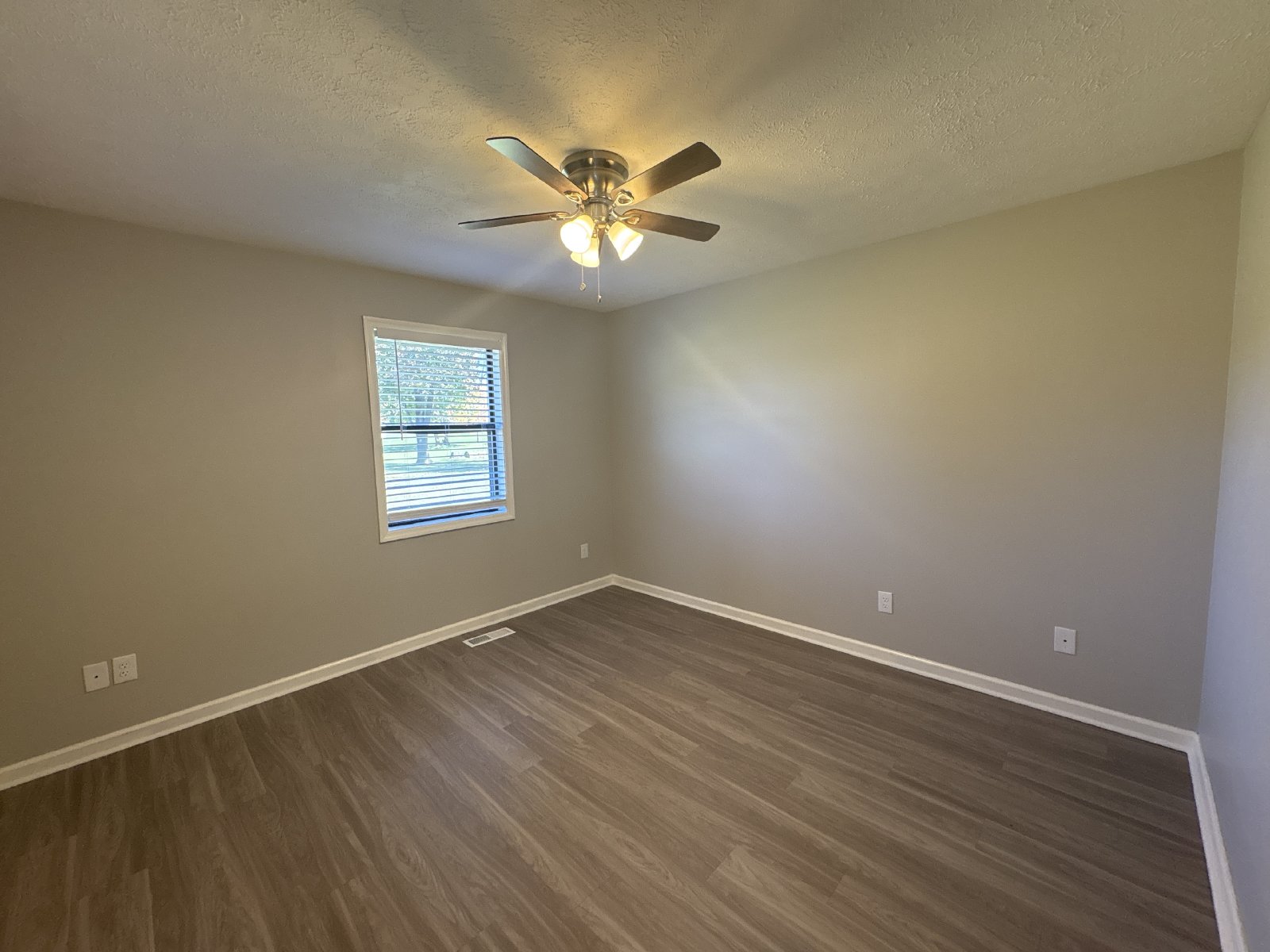 Renovated 2 Bedroom Duplex in Manchester c property image