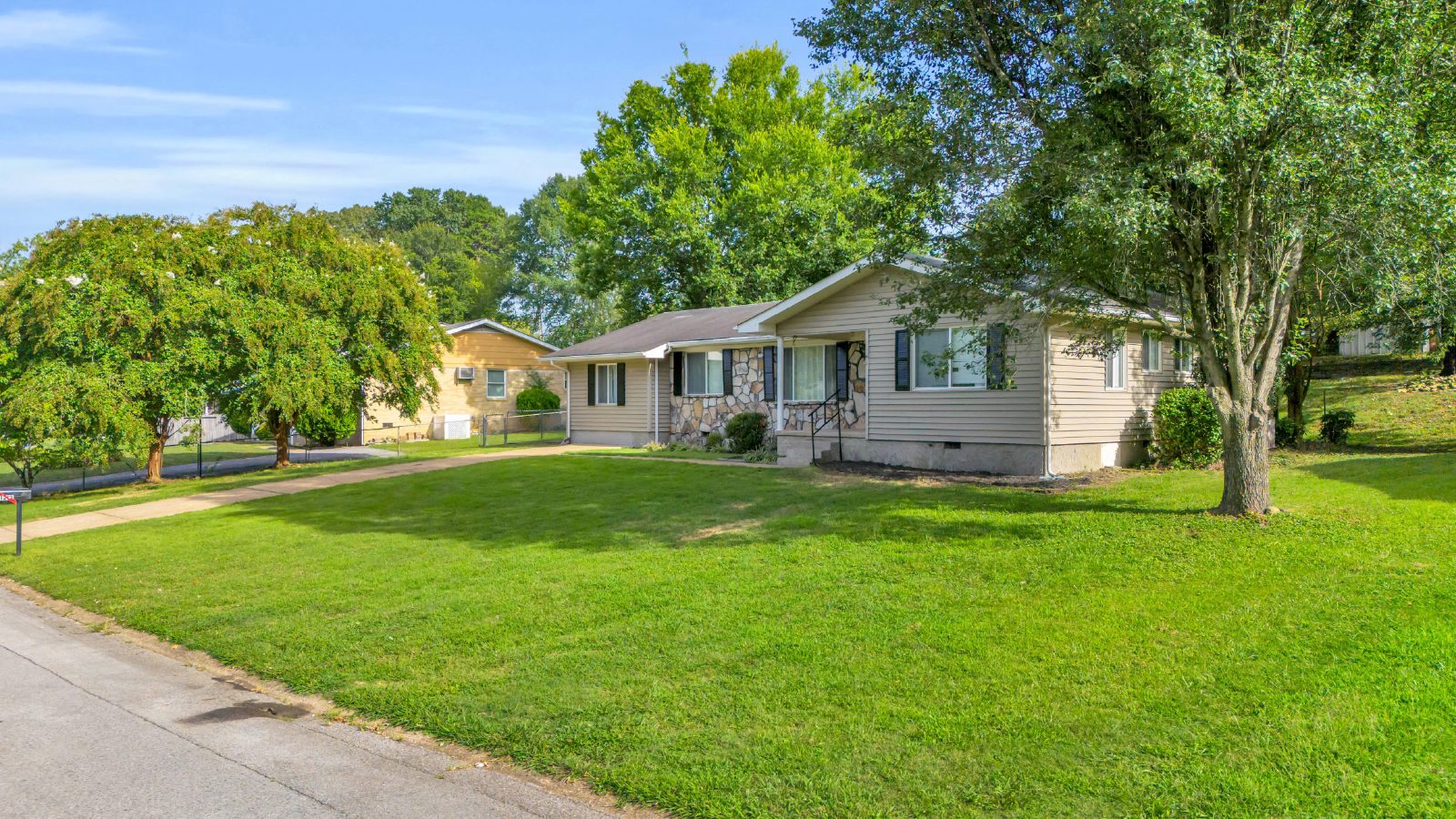 Located in the Heart of Hixson! 3 beds, 2 baths, with spacious yard! Make this your Home for the Holidays! property image