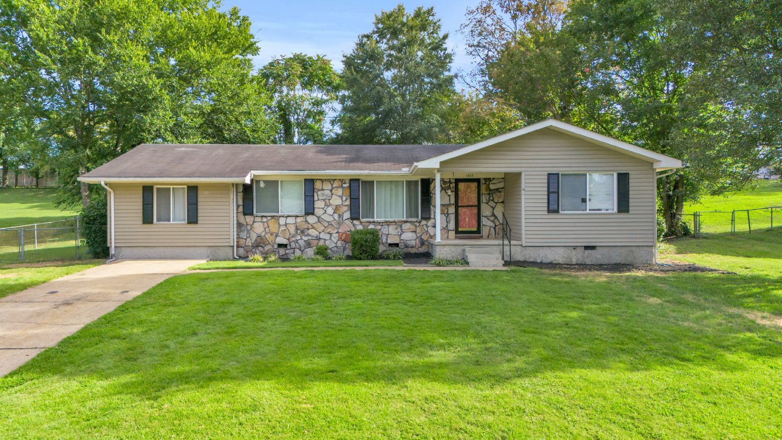 Located in the Heart of Hixson! 3 beds, 2 baths, with spacious yard! Make this your Home for the Holidays! property image