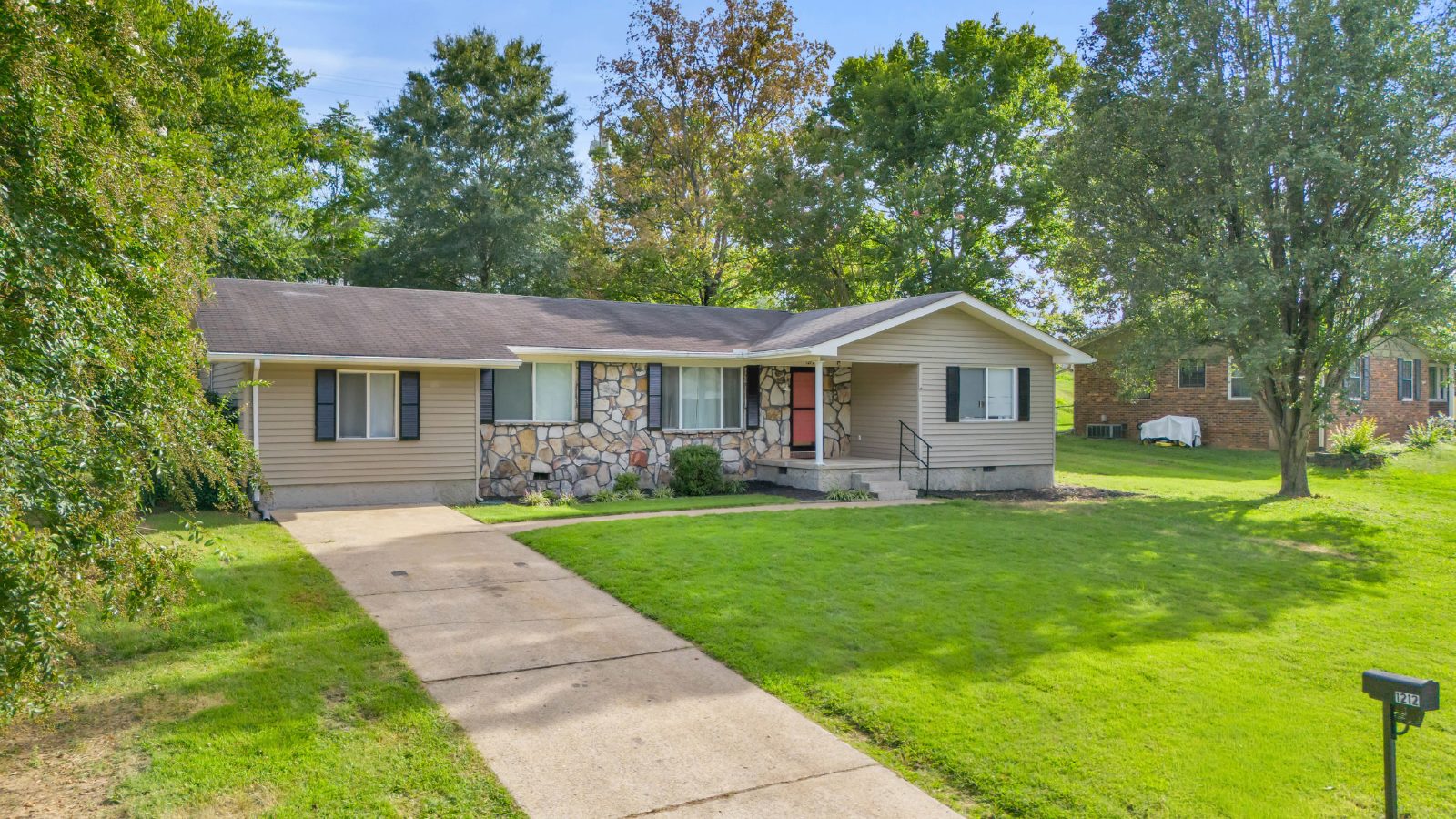 Located in the Heart of Hixson! 3 beds, 2 baths, with spacious yard! Make this your Home for the Holidays! property image