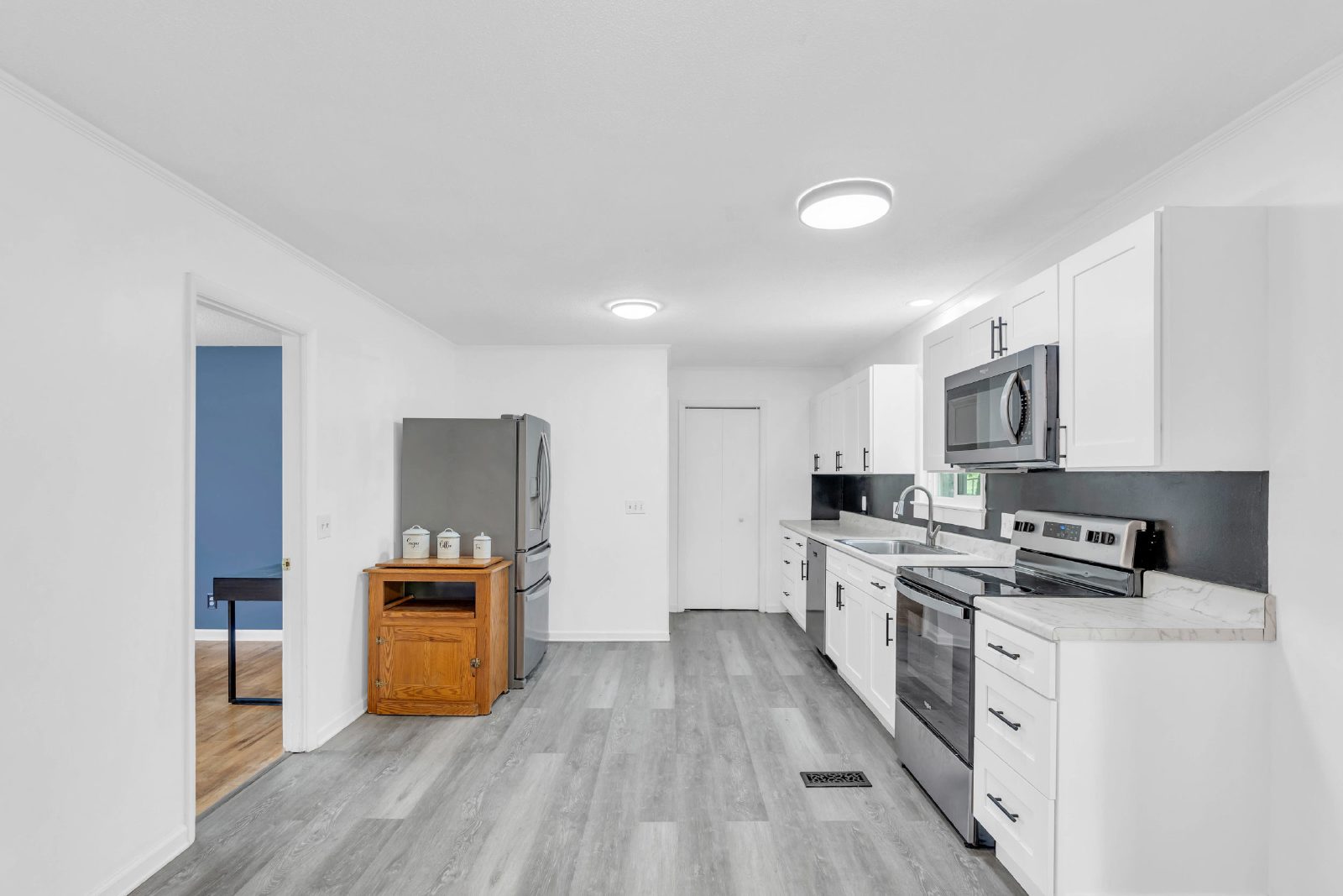 Located in the Heart of Hixson! 3 beds, 2 baths, with spacious yard! Make this your Home for the Holidays! property image