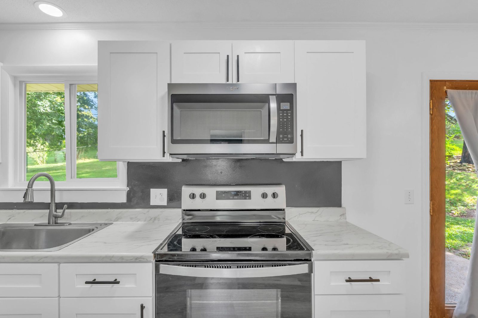 Located in the Heart of Hixson! 3 beds, 2 baths, with spacious yard! Make this your Home for the Holidays! property image