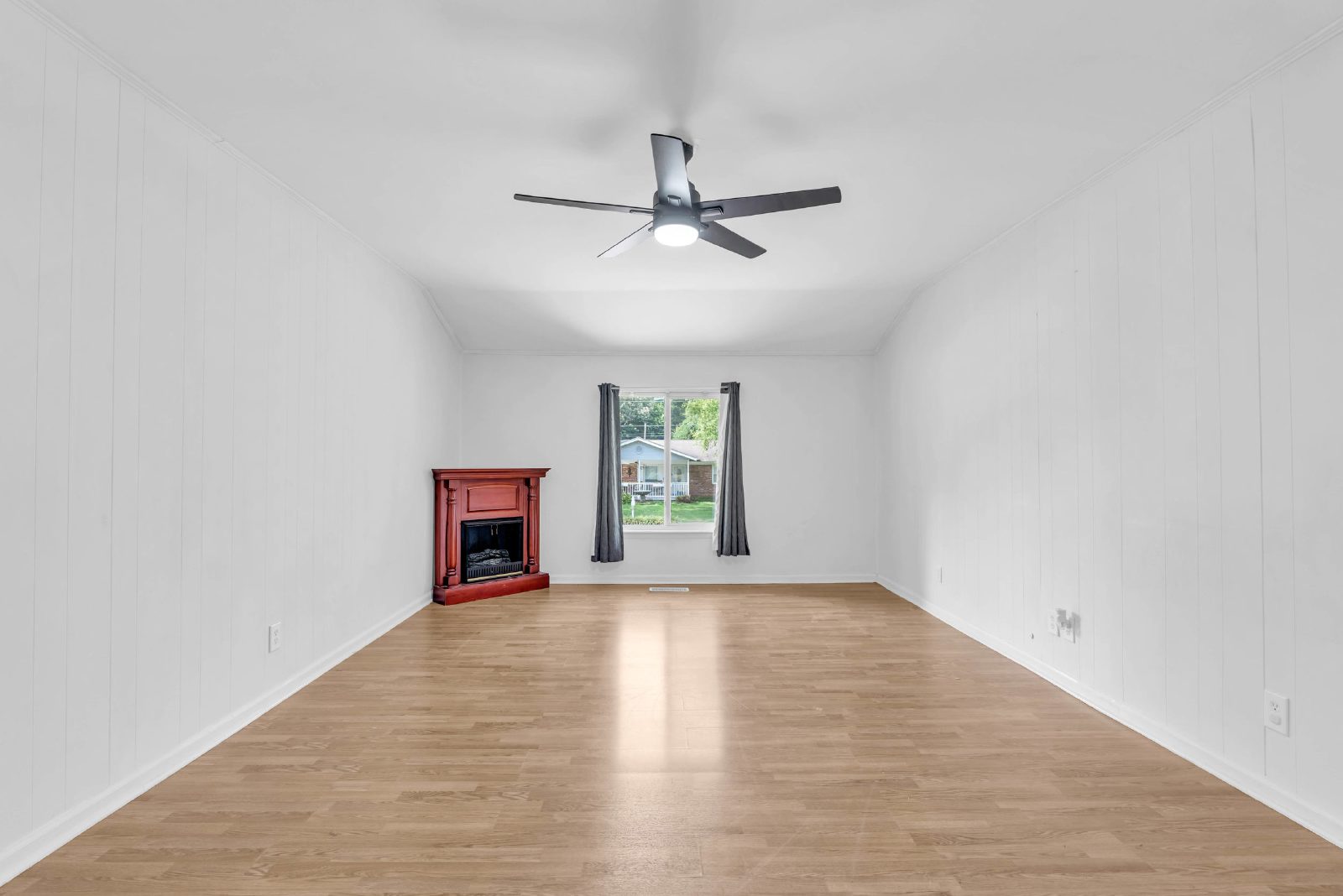 Located in the Heart of Hixson! 3 beds, 2 baths, with spacious yard! Make this your Home for the Holidays! property image