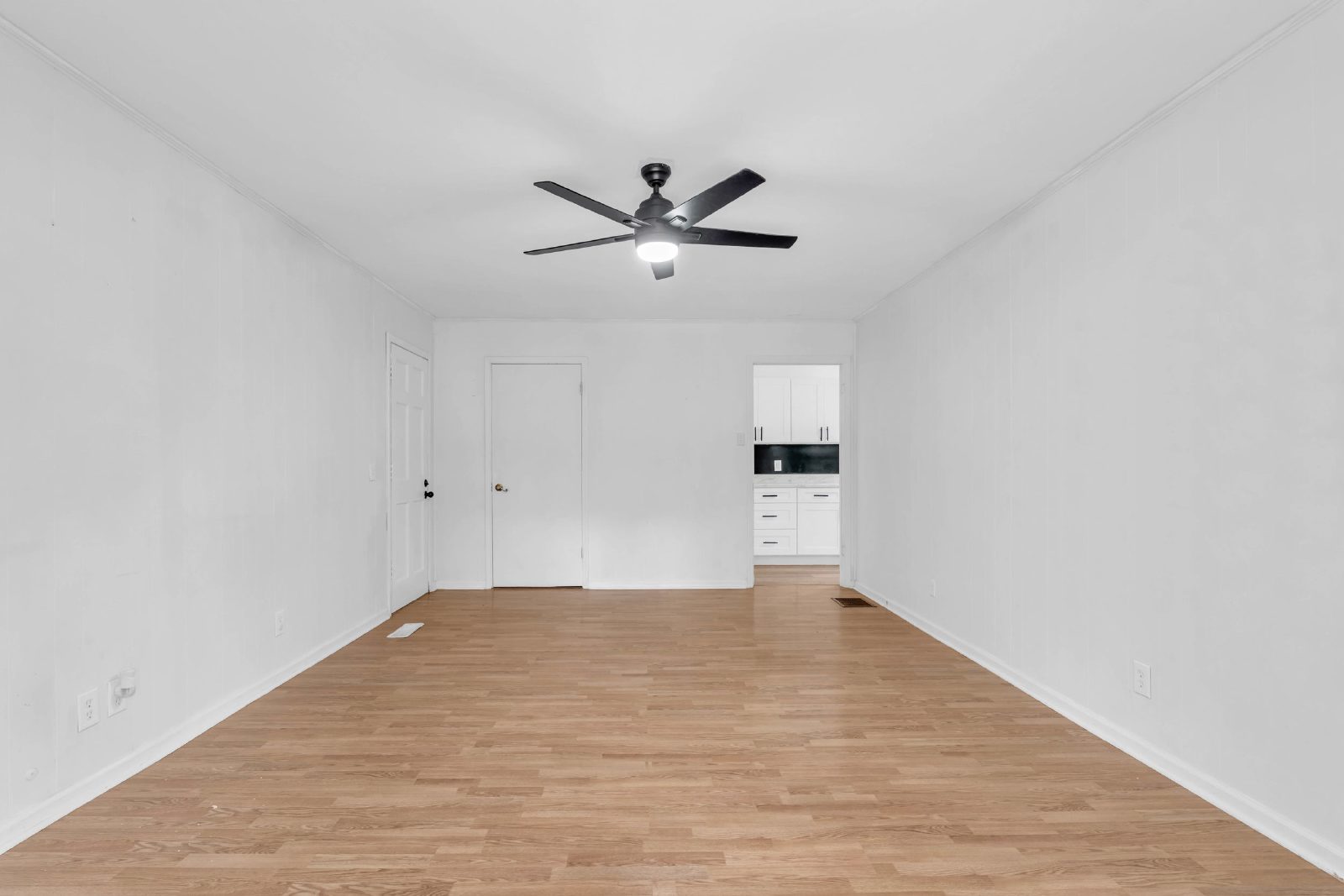 Located in the Heart of Hixson! 3 beds, 2 baths, with spacious yard! Make this your Home for the Holidays! property image