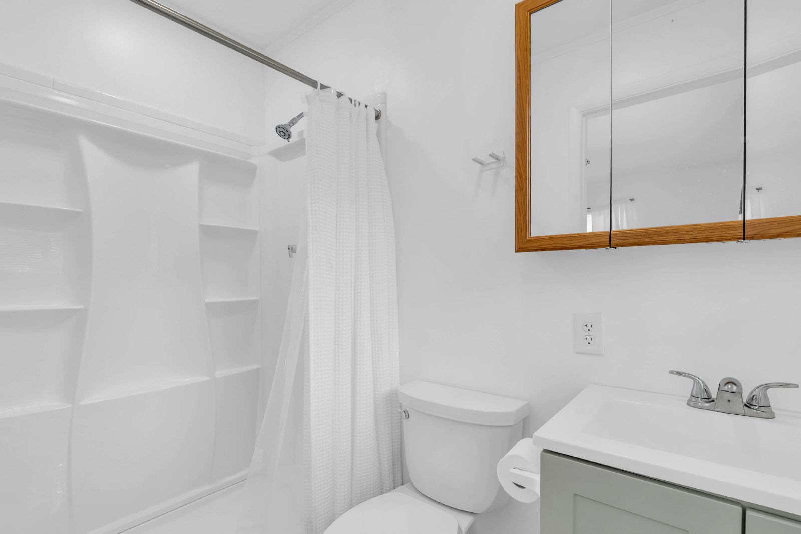 Located in the Heart of Hixson! 3 beds, 2 baths, with spacious yard! Make this your Home for the Holidays! property image