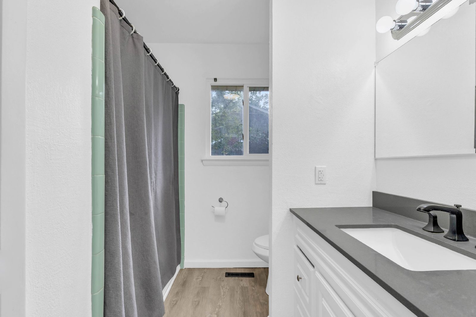 Located in the Heart of Hixson! 3 beds, 2 baths, with spacious yard! Make this your Home for the Holidays! property image