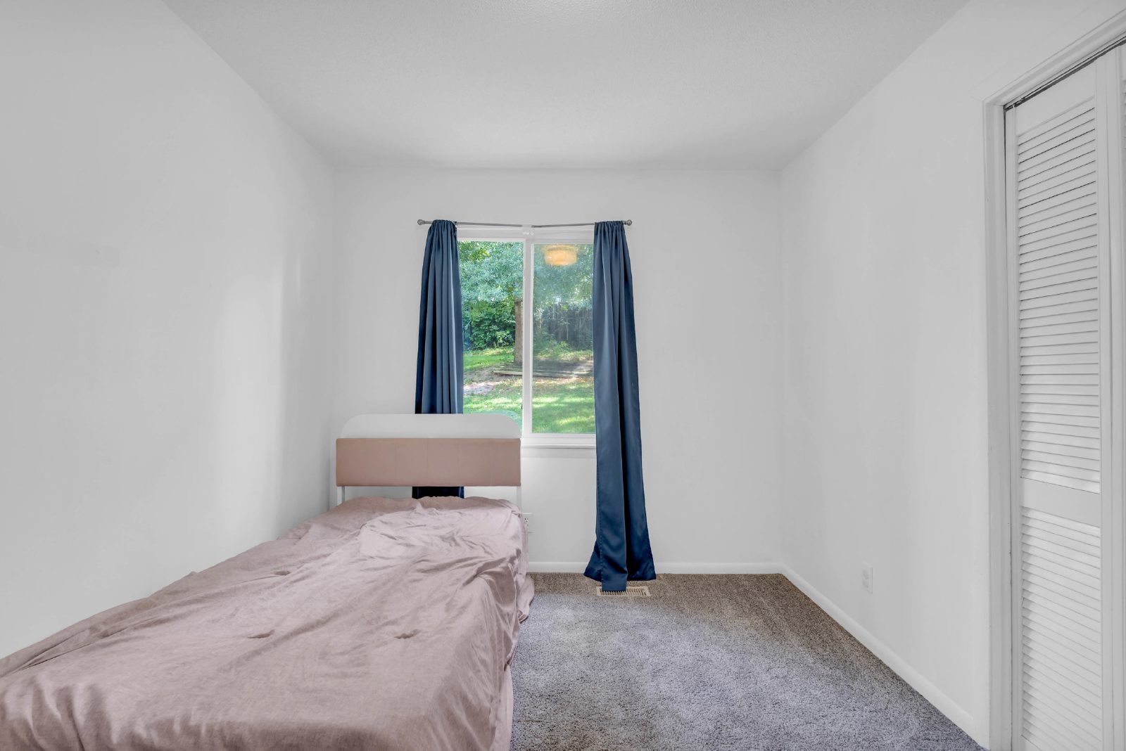 Located in the Heart of Hixson! 3 beds, 2 baths, with spacious yard! Make this your Home for the Holidays! property image