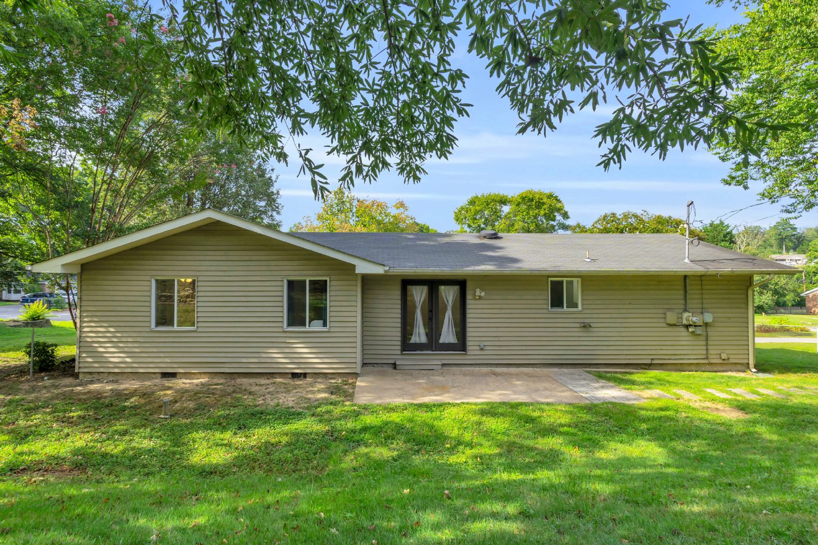 Located in the Heart of Hixson! 3 beds, 2 baths, with spacious yard! Make this your Home for the Holidays! property image