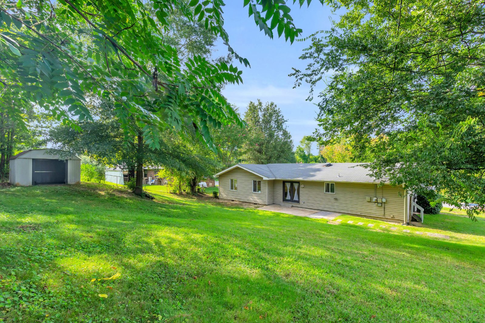 Located in the Heart of Hixson! 3 beds, 2 baths, with spacious yard! Make this your Home for the Holidays! property image