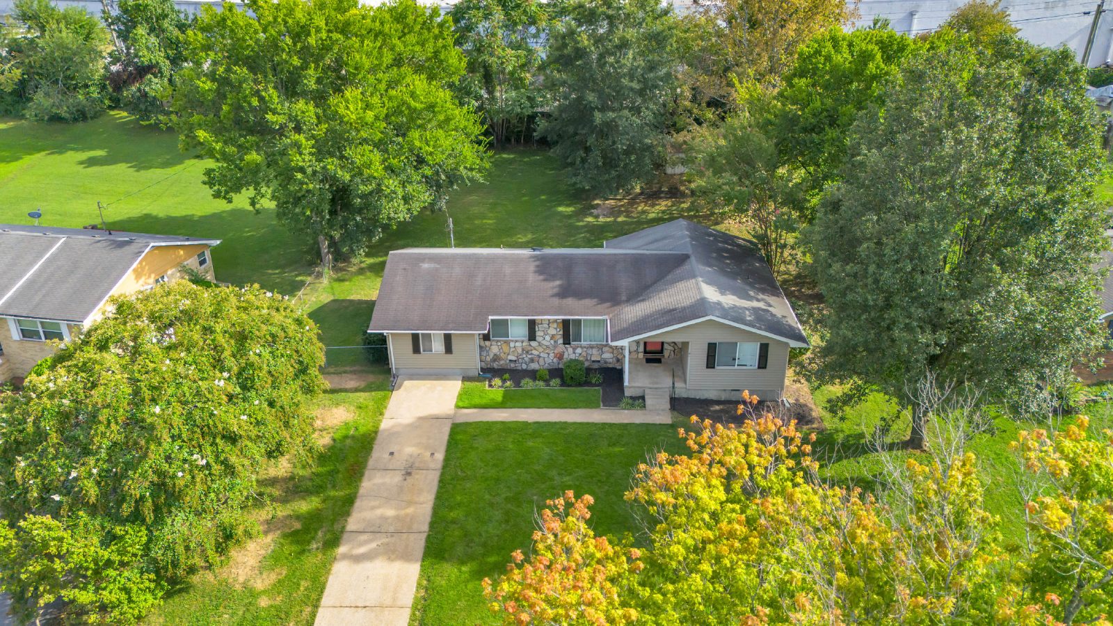 Located in the Heart of Hixson! 3 beds, 2 baths, with spacious yard! Make this your Home for the Holidays! property image