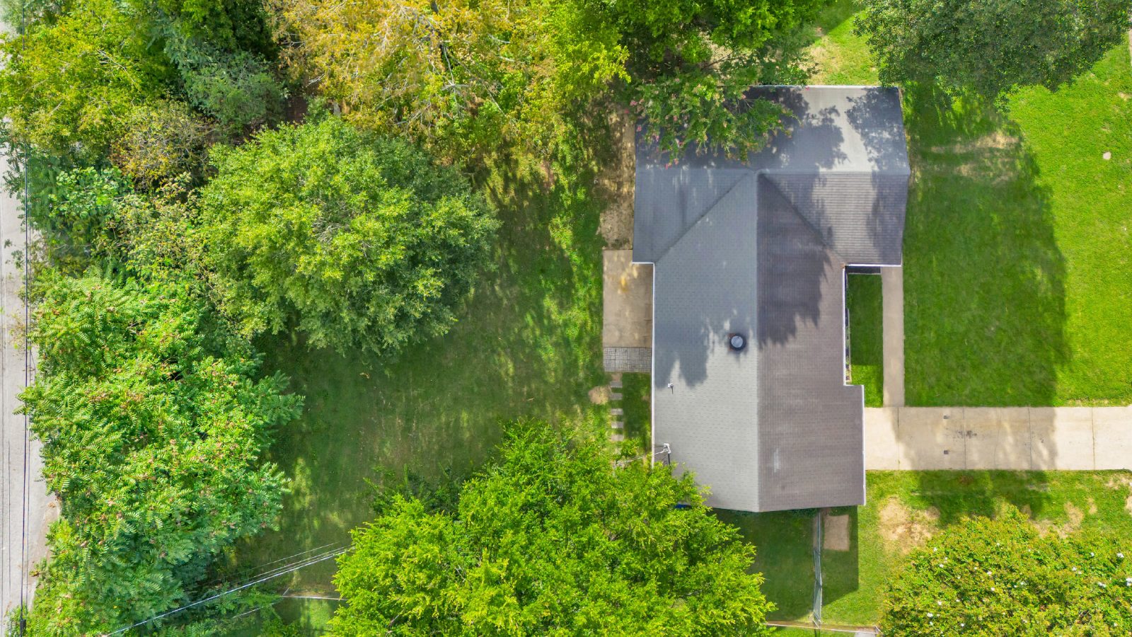 Located in the Heart of Hixson! 3 beds, 2 baths, with spacious yard! Make this your Home for the Holidays! property image