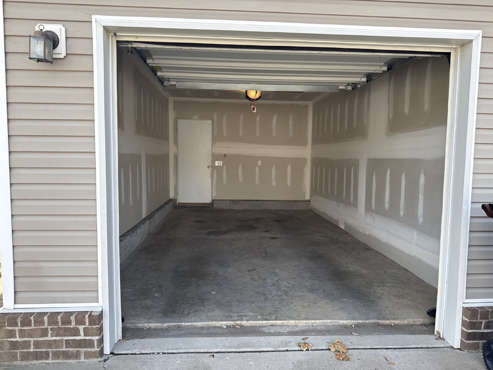 Modern 2BR Townhome with Garage & Resort-Style Amenities in Riverwood – Hermitage property image