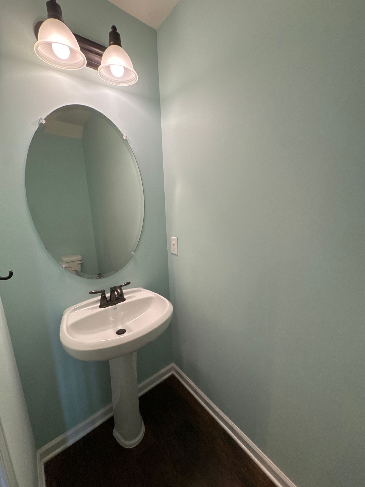 Modern 2BR Townhome with Garage & Resort-Style Amenities in Riverwood – Hermitage property image