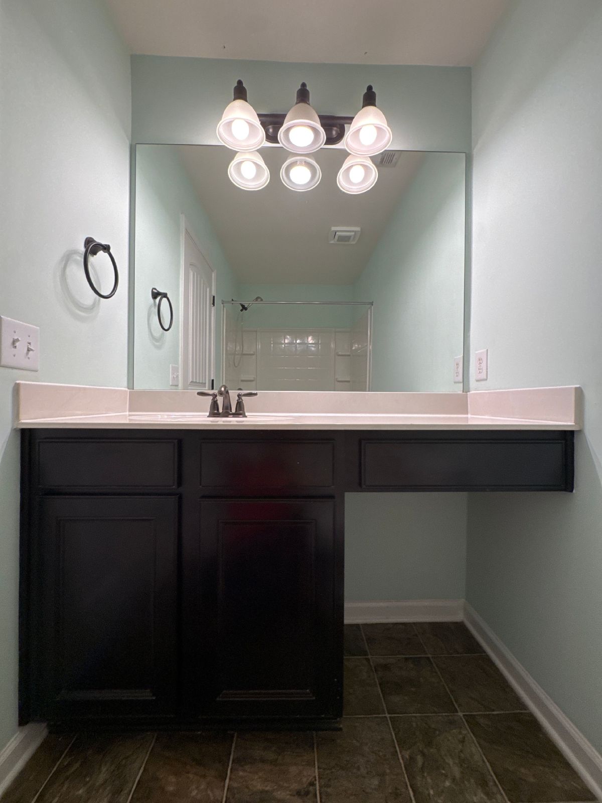 Modern 2BR Townhome with Garage & Resort-Style Amenities in Riverwood – Hermitage property image