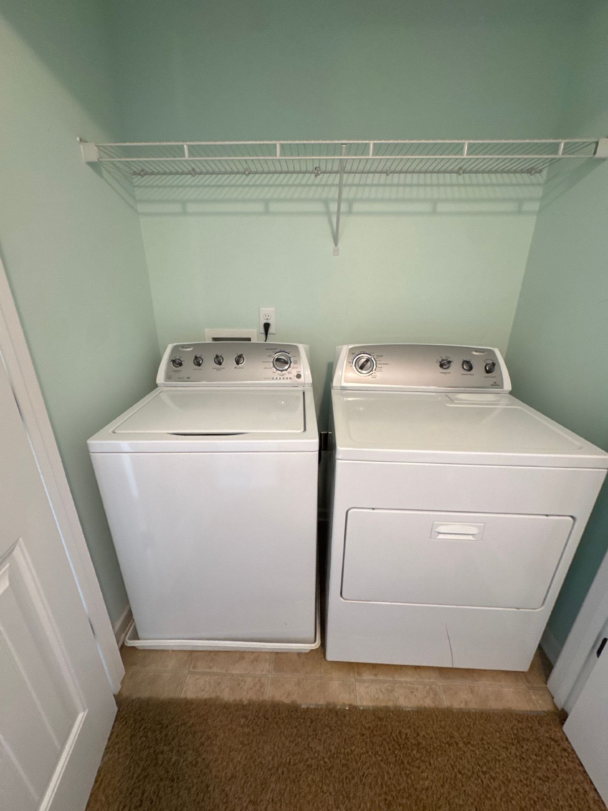 Modern 2BR Townhome with Garage & Resort-Style Amenities in Riverwood – Hermitage property image