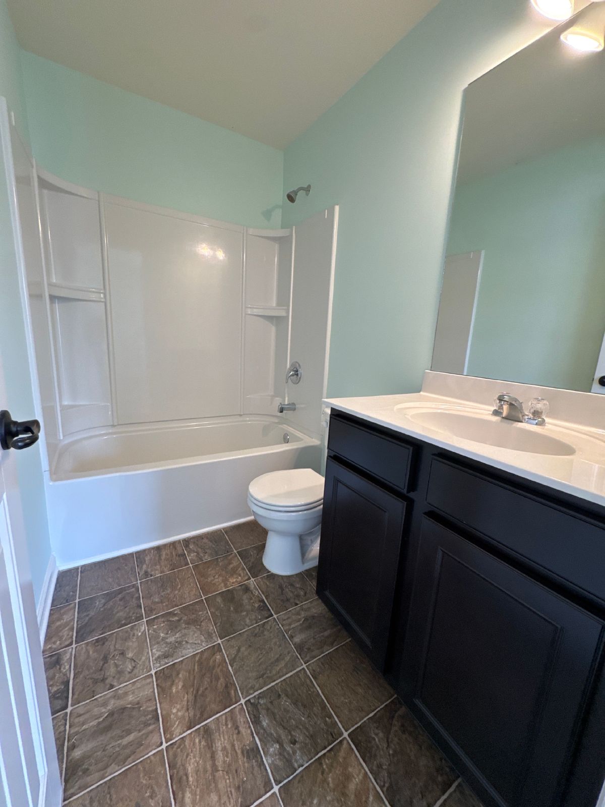 Modern 2BR Townhome with Garage & Resort-Style Amenities in Riverwood – Hermitage property image