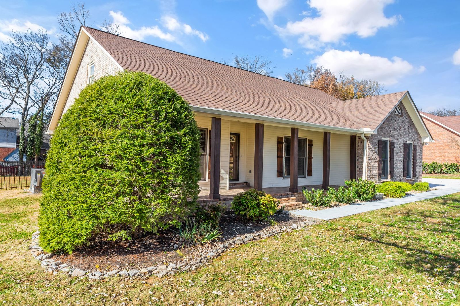 Charming Move-In Ready Home in Prime Murfreesboro Location with *Fenced Backyard* property image