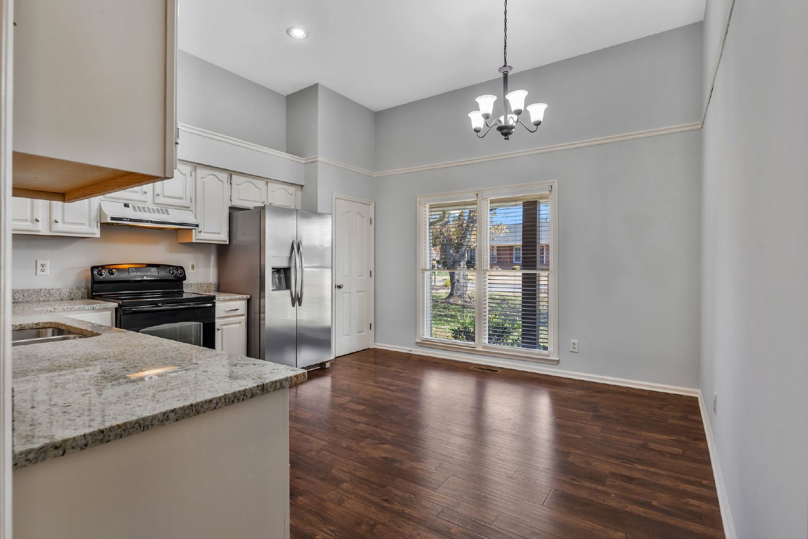 Charming Move-In Ready Home in Prime Murfreesboro Location with *Fenced Backyard* property image