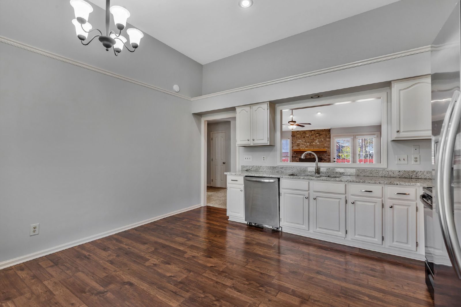 Charming Move-In Ready Home in Prime Murfreesboro Location with *Fenced Backyard* property image