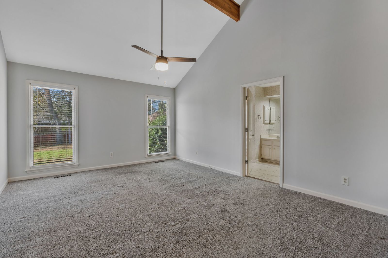 Charming Move-In Ready Home in Prime Murfreesboro Location with *Fenced Backyard* property image