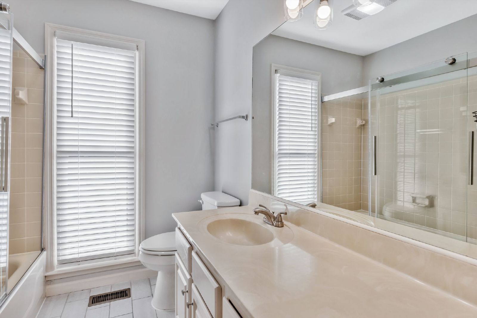 Charming Move-In Ready Home in Prime Murfreesboro Location with *Fenced Backyard* property image