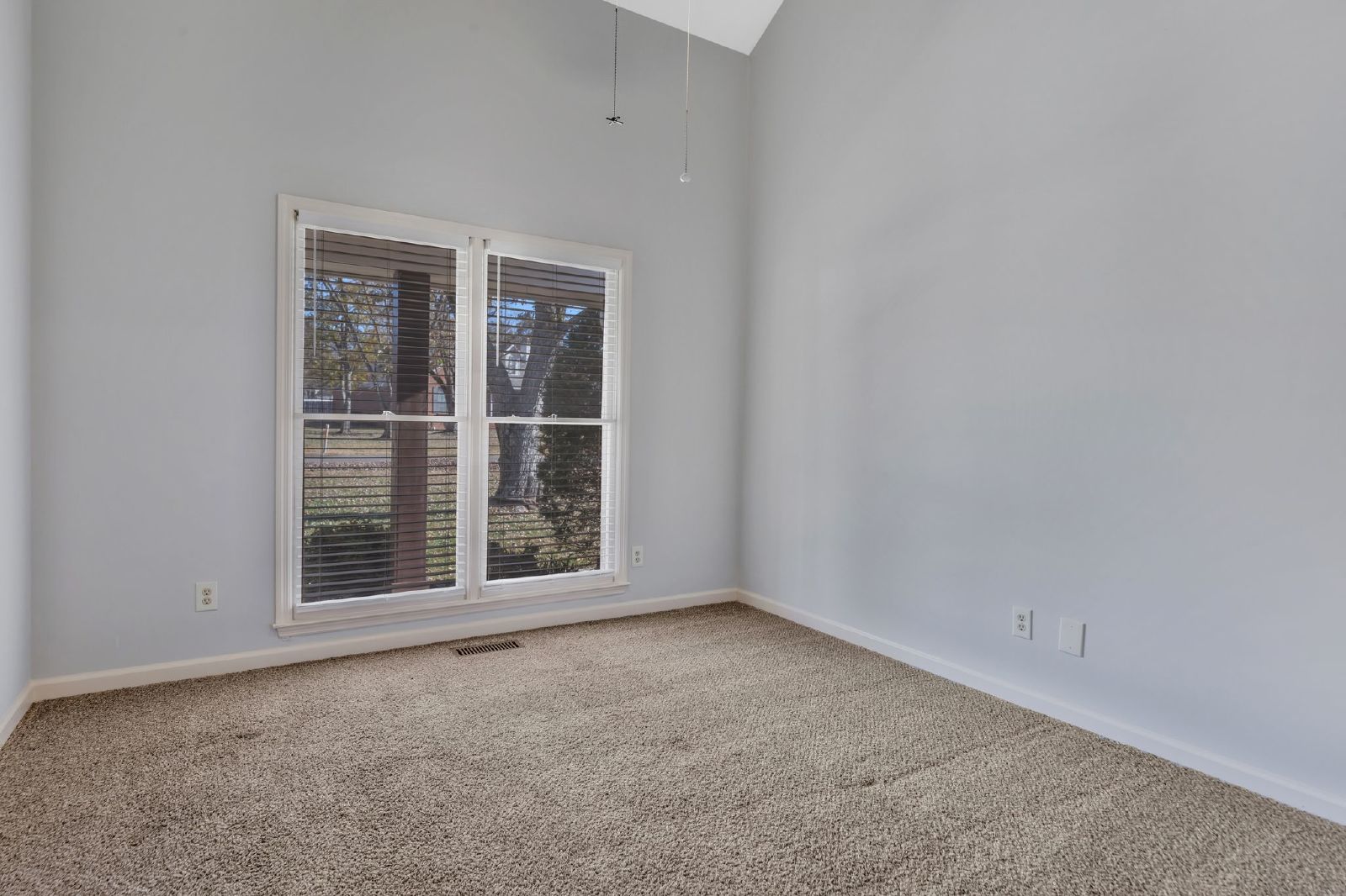 Charming Move-In Ready Home in Prime Murfreesboro Location with *Fenced Backyard* property image