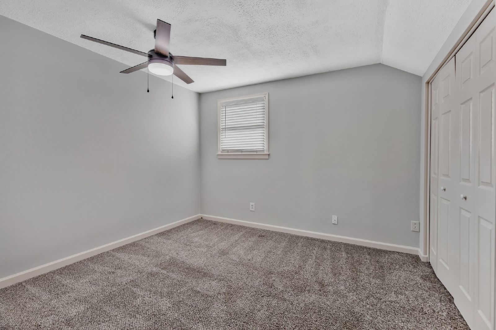 Charming Move-In Ready Home in Prime Murfreesboro Location with *Fenced Backyard* property image