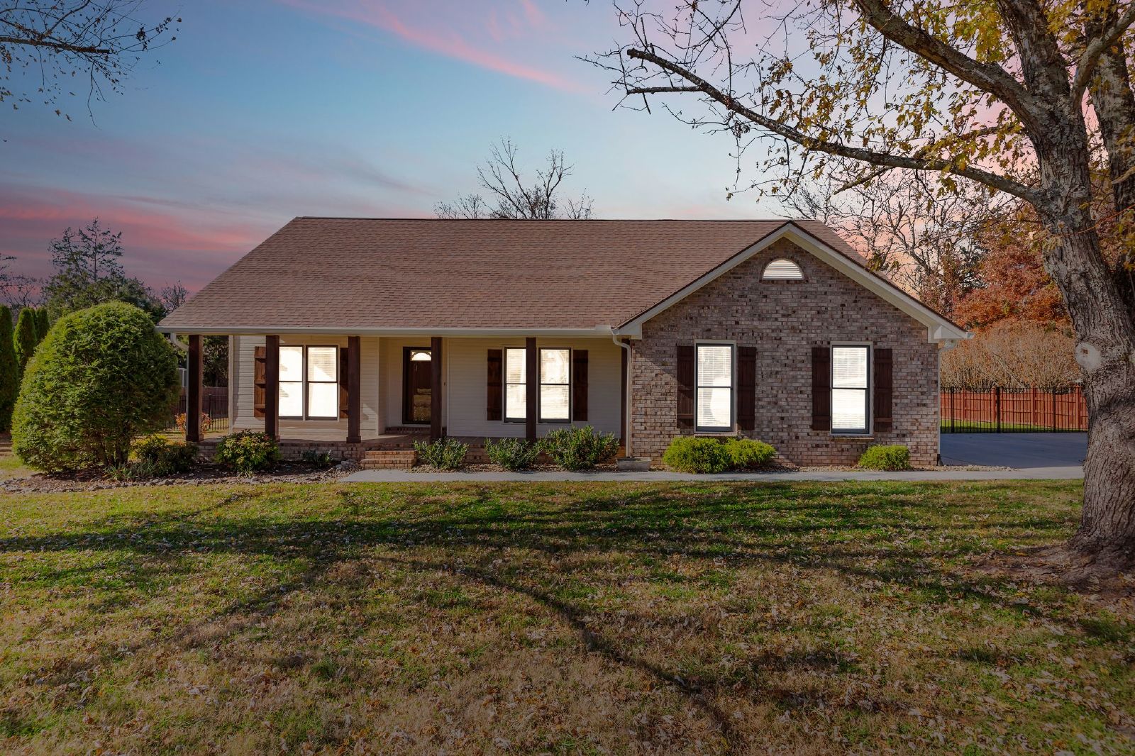 Charming Move-In Ready Home in Prime Murfreesboro Location with *Fenced Backyard* property image
