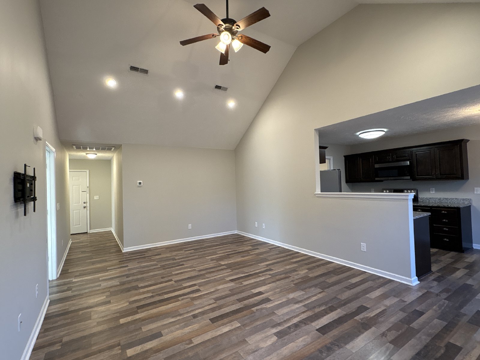 Beautiful Home in Woodridge Estates... property image