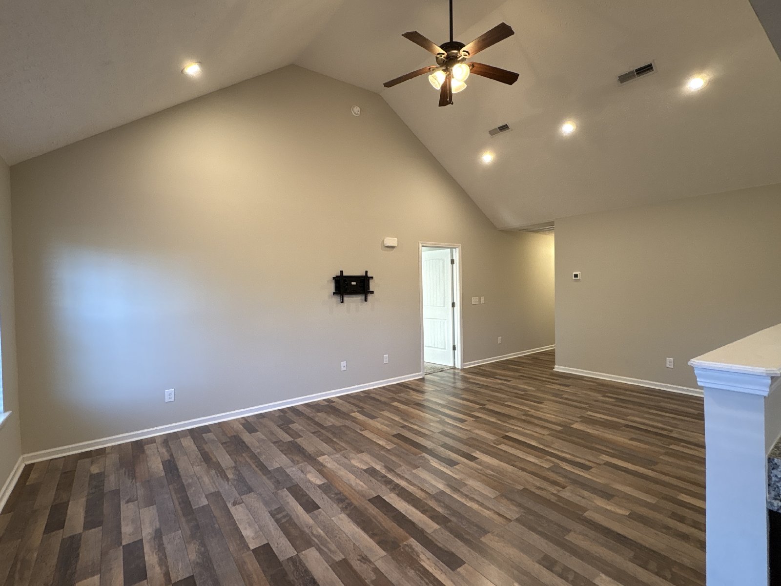 Beautiful Home in Woodridge Estates... property image