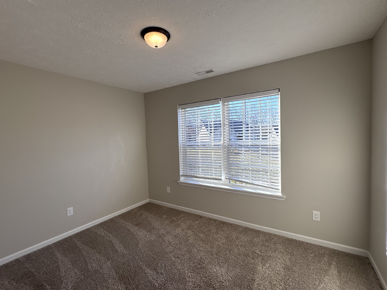 Beautiful Home in Woodridge Estates... property image