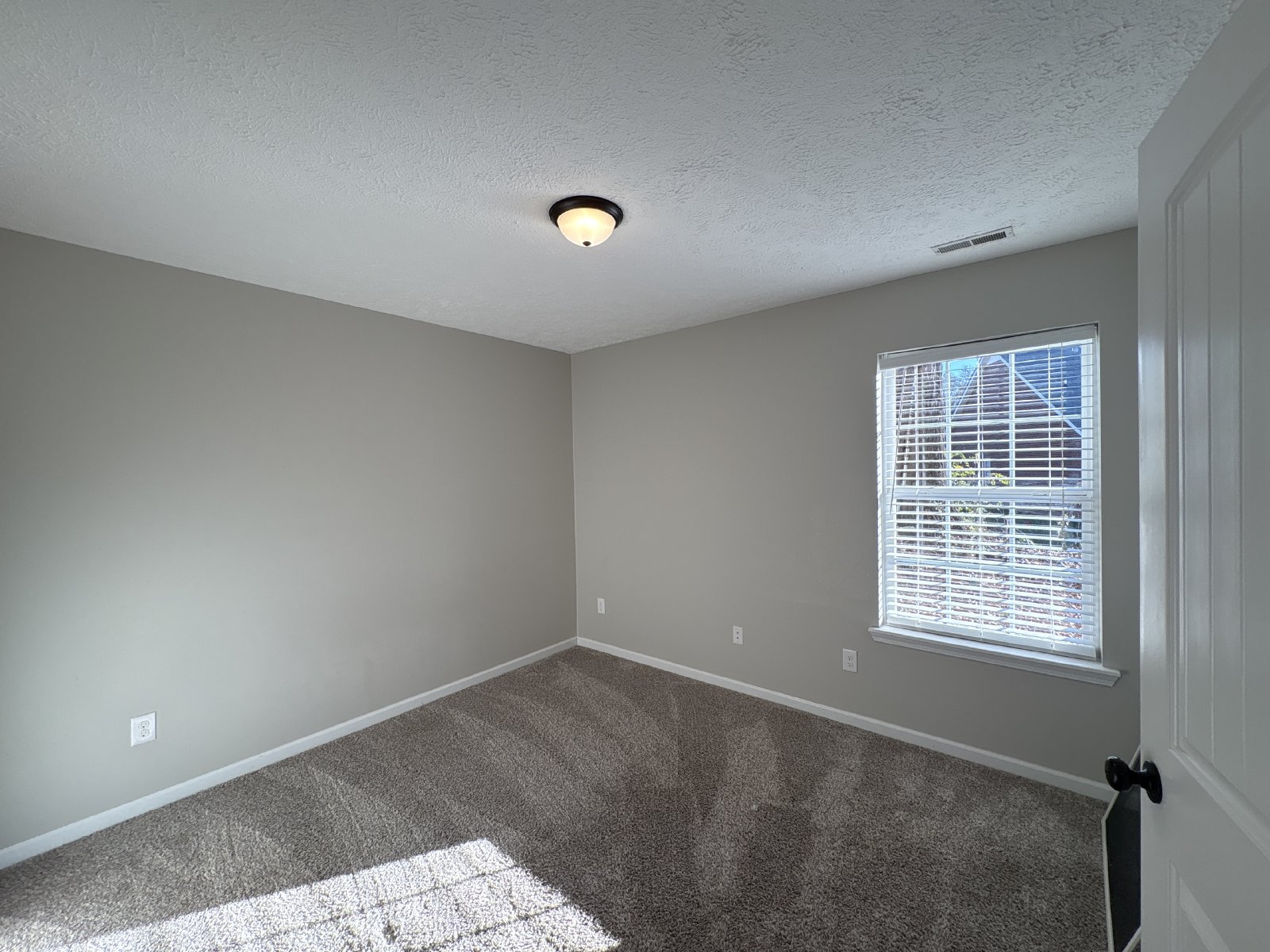 Beautiful Home in Woodridge Estates... property image