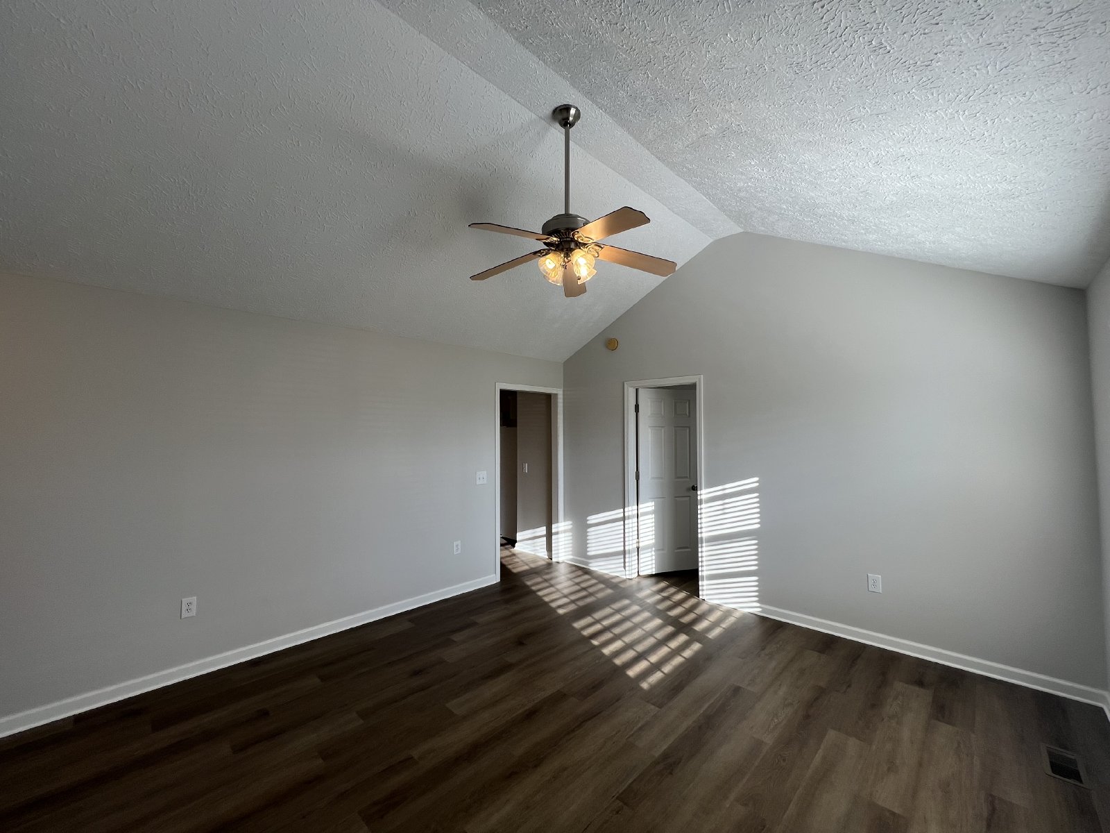 Beautiful 3 Bedroom 2 Bath Home in Christiana - Fenced-in Backyard - Available Now!! property image