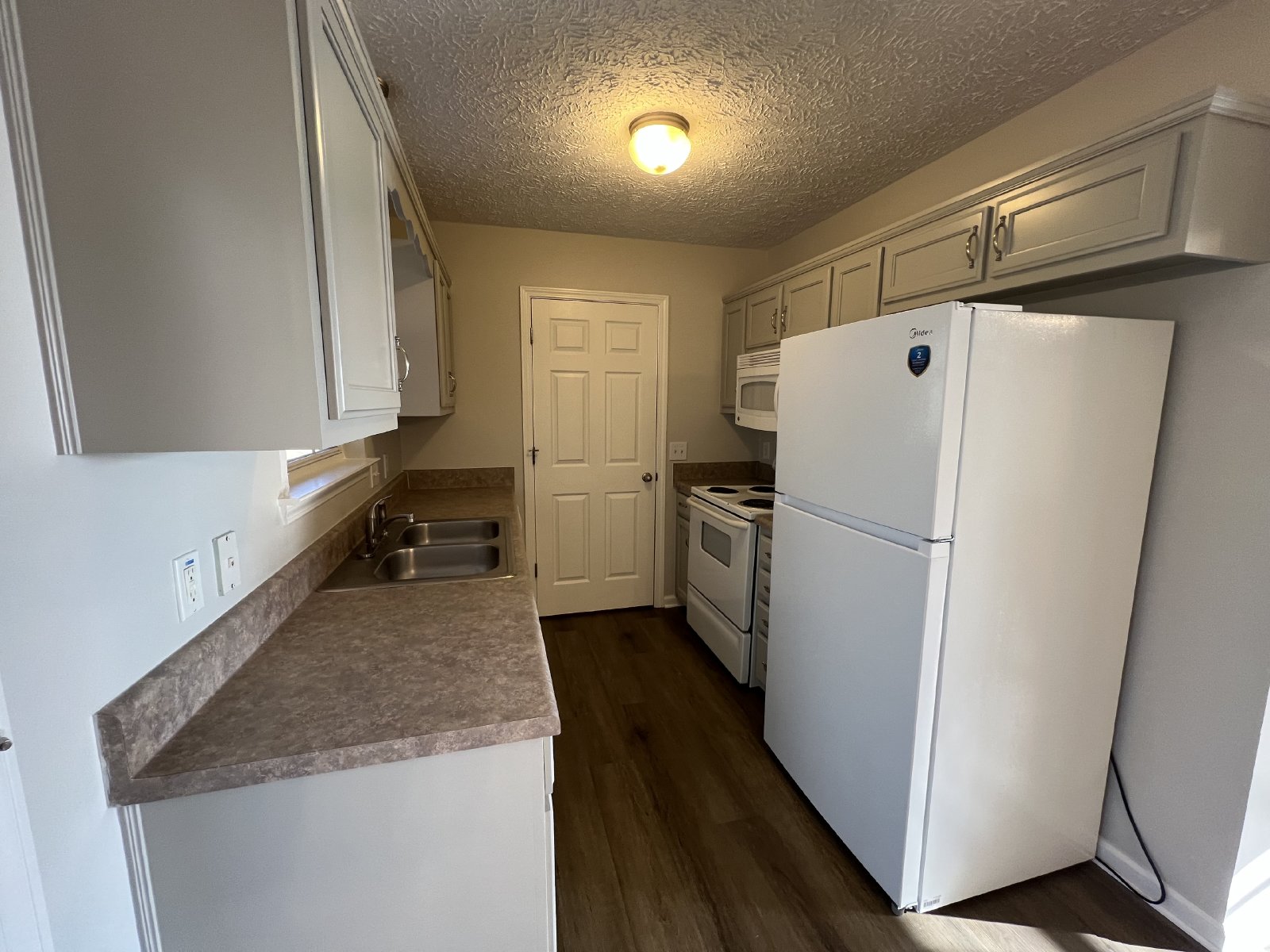 Beautiful 3 Bedroom 2 Bath Home in Christiana - Fenced-in Backyard - Available Now!! property image