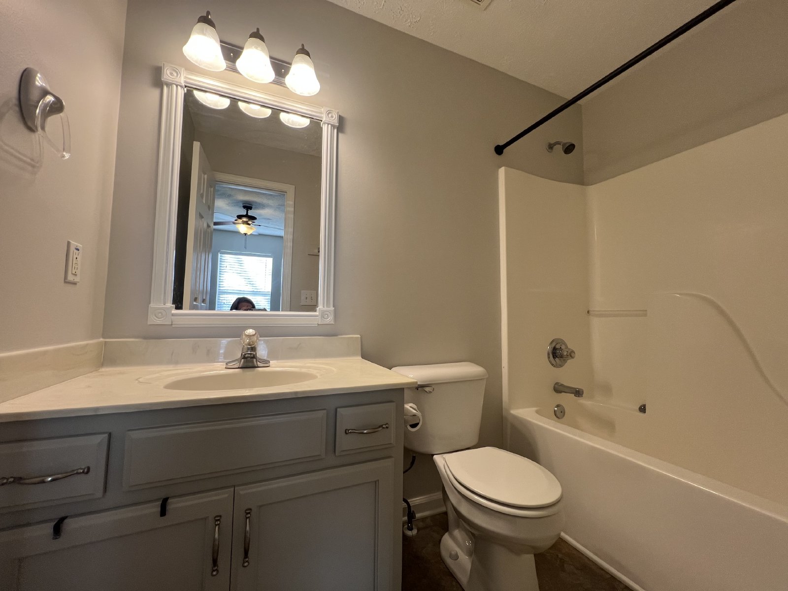 Beautiful 3 Bedroom 2 Bath Home in Christiana - Fenced-in Backyard - Available Now!! property image