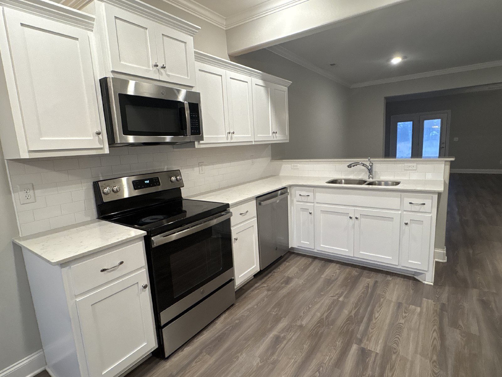 Beautiful & Spacious Townhome in the Center of Manchester! property image
