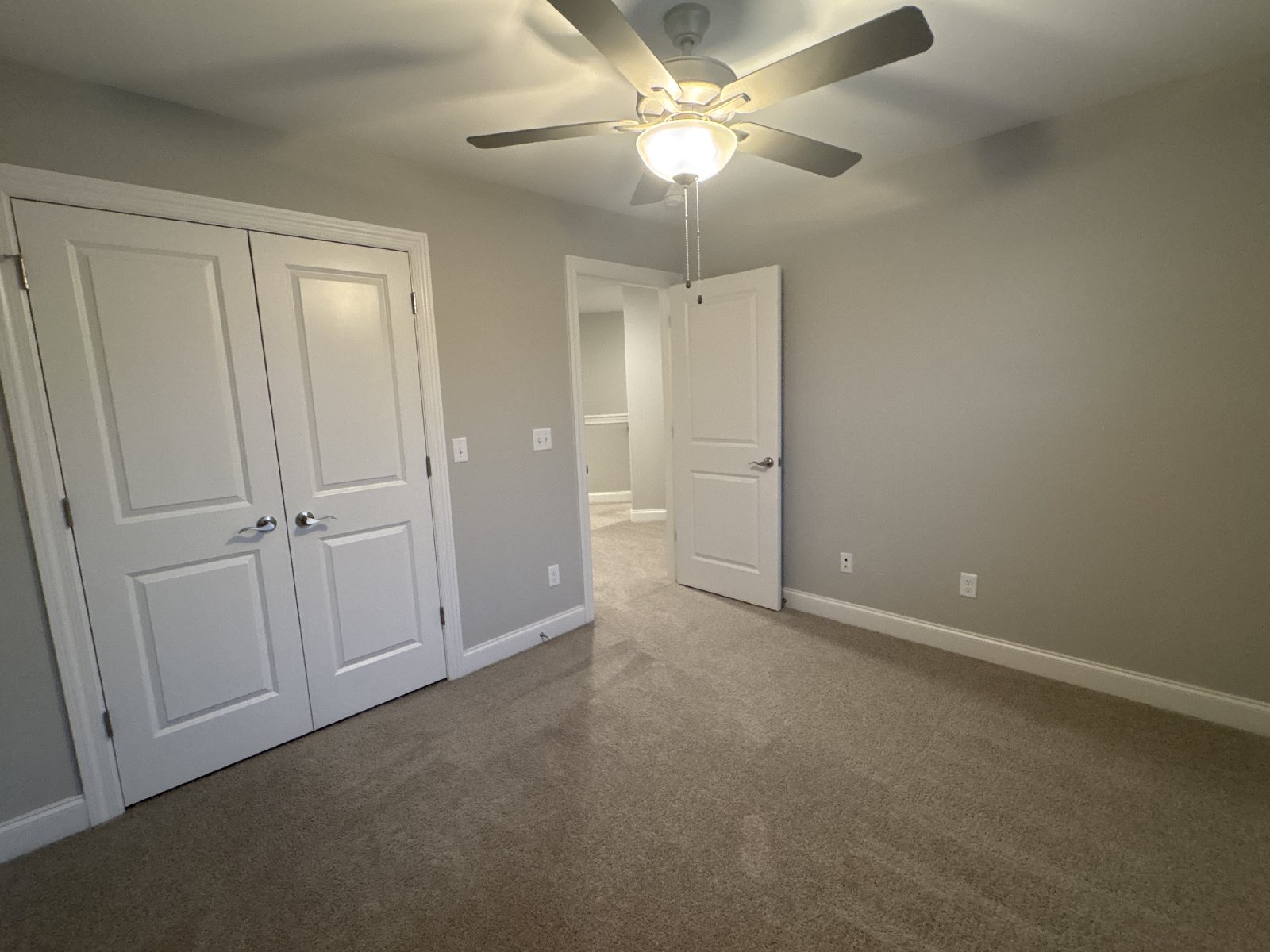 Beautiful & Spacious Townhome in the Center of Manchester! property image