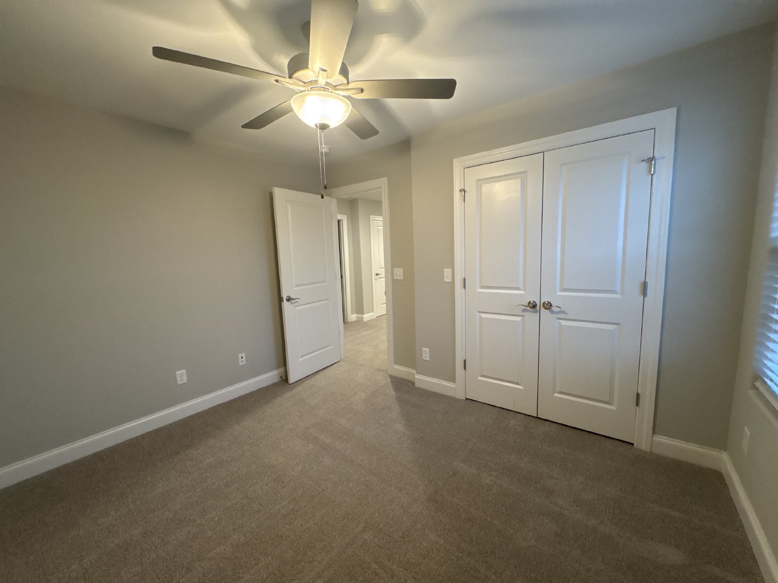 Beautiful & Spacious Townhome in the Center of Manchester! property image