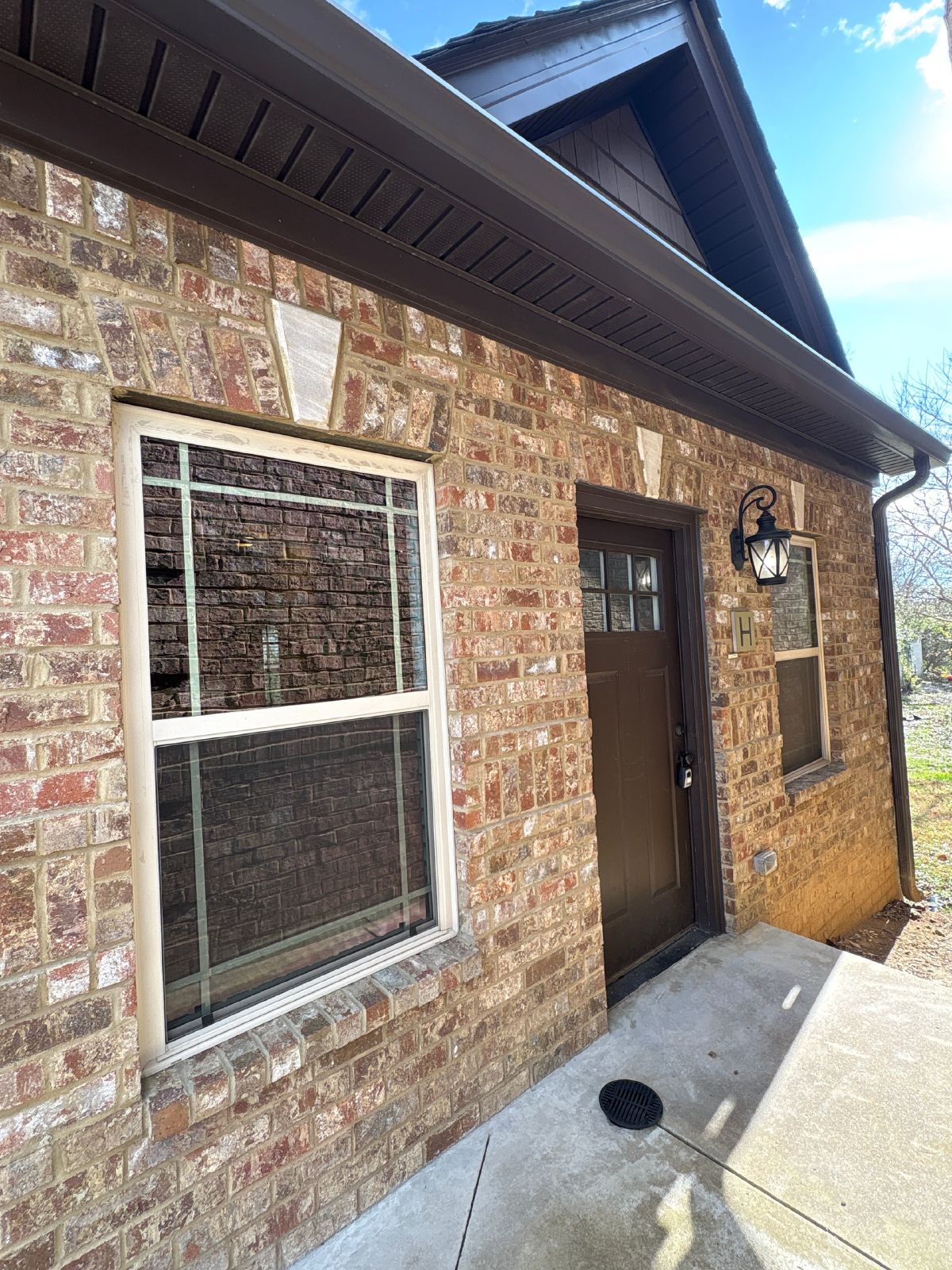 Charming End Unit w/ High End Finishes + Washer & Dryer Included! property image