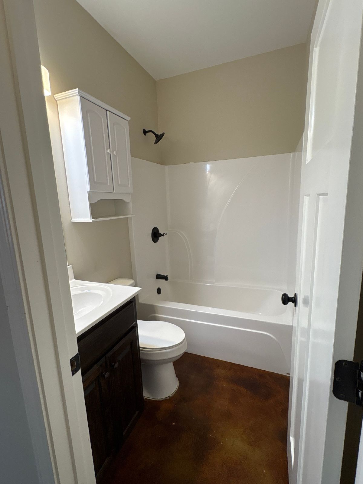 Charming End Unit w/ High End Finishes + Washer & Dryer Included! property image