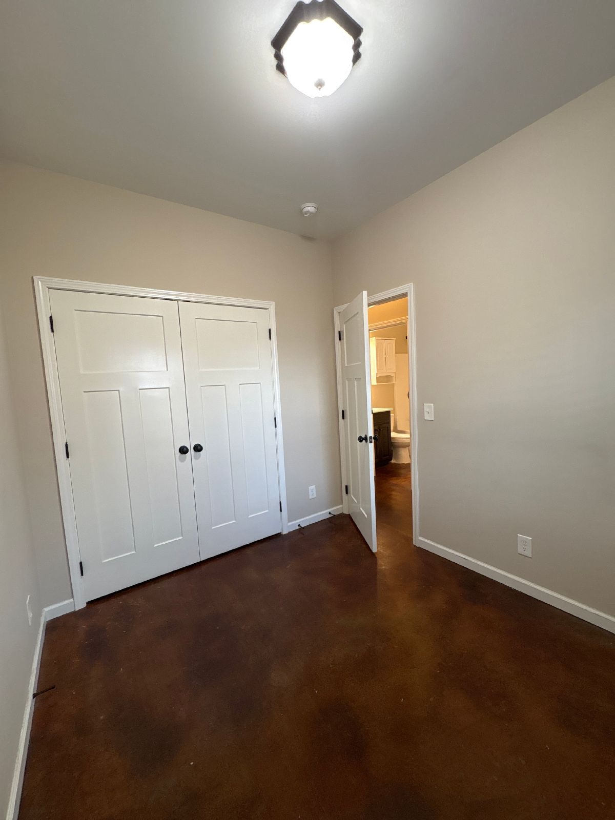 Charming End Unit w/ High End Finishes + Washer & Dryer Included! property image