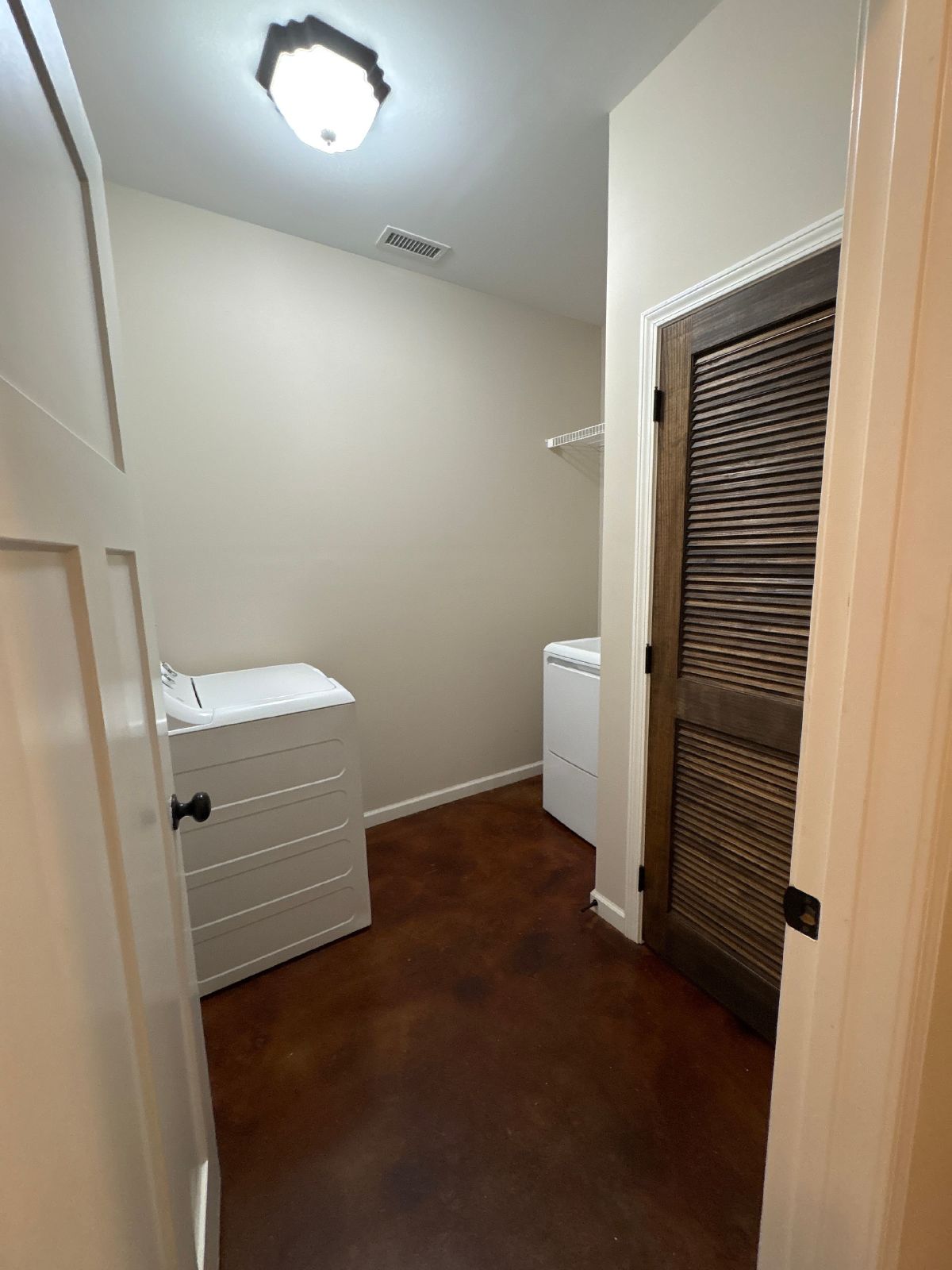 Charming End Unit w/ High End Finishes + Washer & Dryer Included! property image