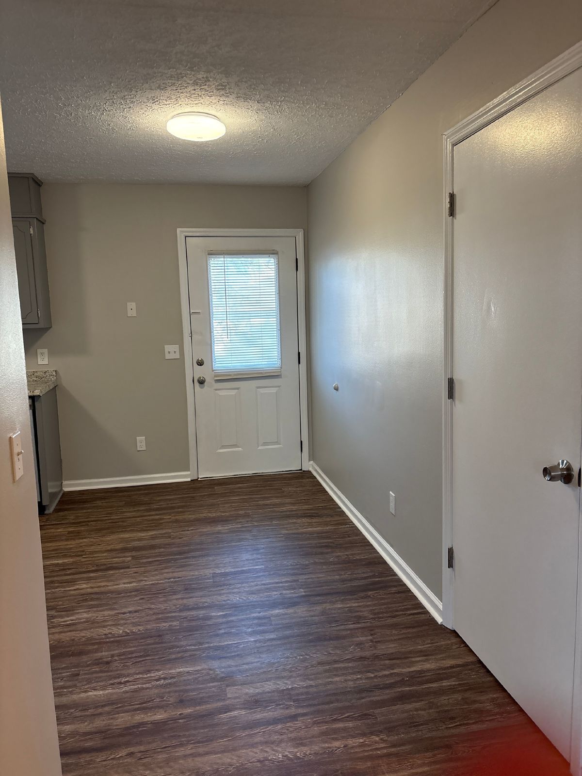 $500 OFF 1st FULL MONTHS RENT...Renovated 2 Bedroom Duplex in Manchester property image