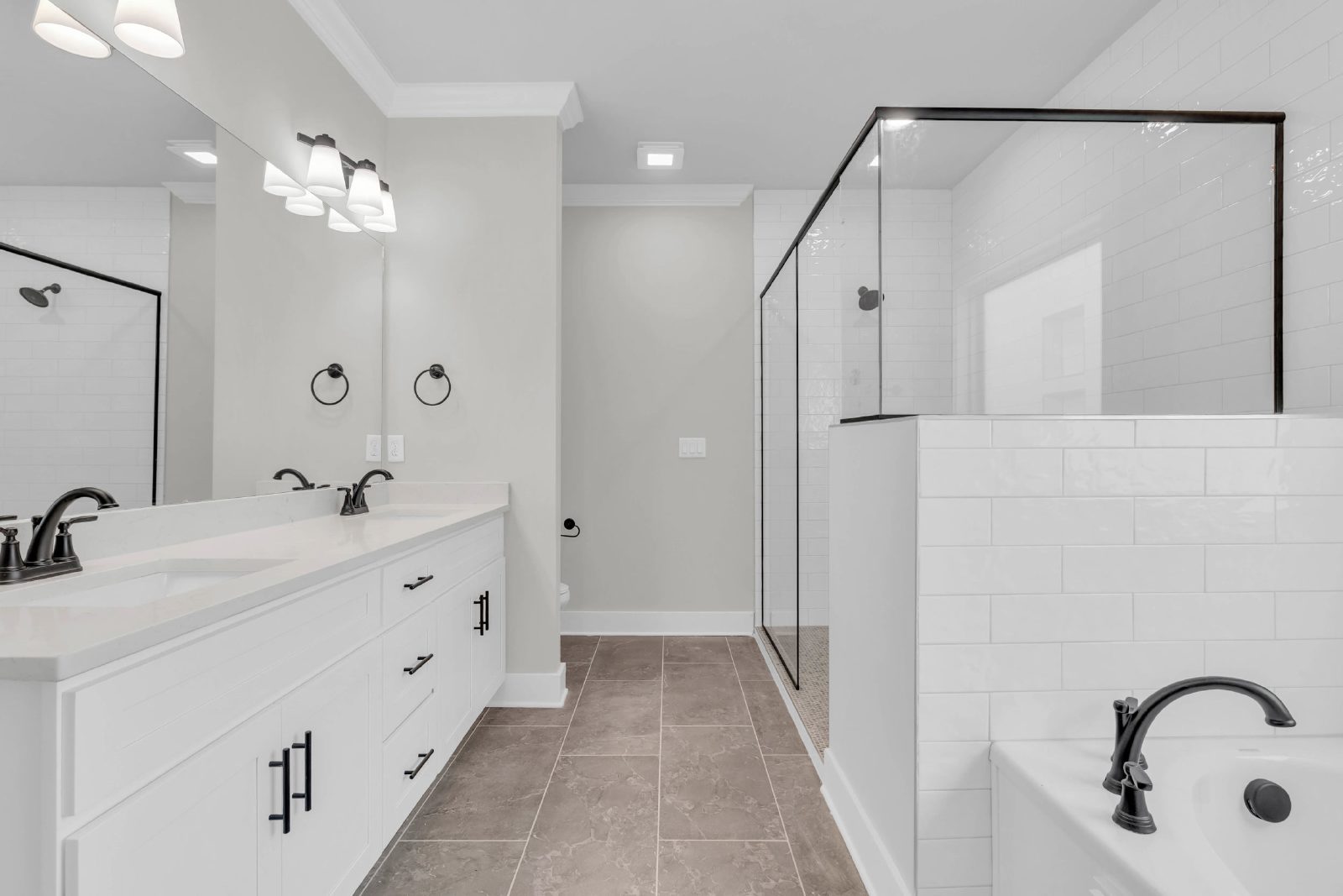 New Build with Location + Plenty Of Space + Incredible Community - 4 Beds, 3.5 Baths, Soaring Ceilings, 2 Car Garage. property image