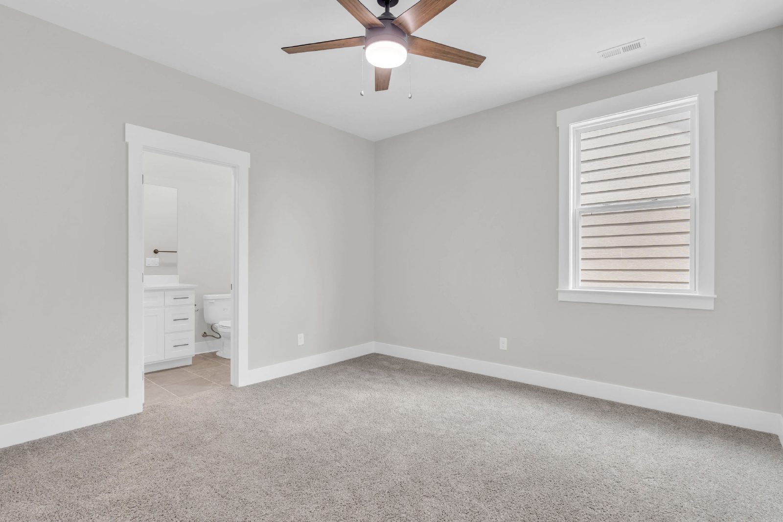 New Build with Location + Plenty Of Space + Incredible Community - 4 Beds, 3.5 Baths, Soaring Ceilings, 2 Car Garage. property image